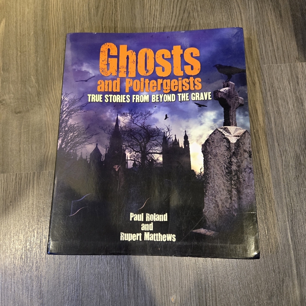 🌻4 For $10🌻 NOVEL | Ghosts and Poltergeists Book